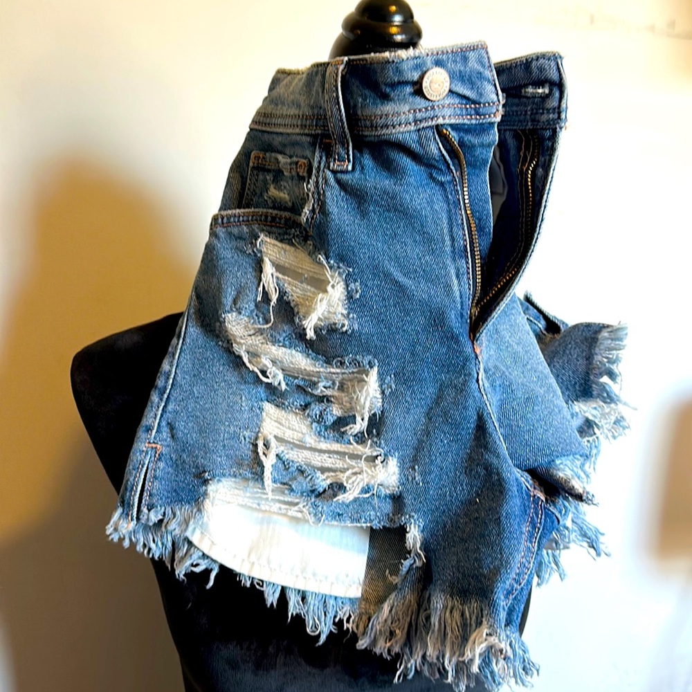 Hollister Curvy High-Rise Vintage Shirt 4” 00 w23